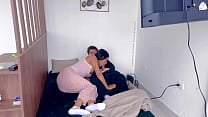 Novios calientes bes aacute ndose y toc aacute ndose Novios terminan follando mientras miran una pel iacute cula REAL Novios calientes bes aacute ndose y toc aacute ndose Novios terminan follando mientras miran una pel iacute cula REAL