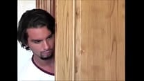 hijo espia a su madre y se la folla