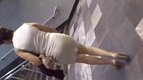 Una Madurita En Minifalda Saliendo Del Metro Una Madurita En Minifalda Saliendo Del Metro