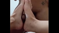 footjob com o amigo dotado Vinny Burgos