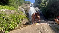 V iacute deo amador bastidores podendo a pretinha 18 na cachoeira no ar livre COMPLETO NO RED E NO CHER V iacute deo amador bastidores podendo a pretinha 18 na cachoeira no ar livre COMPLETO NO RED E NO CHER
