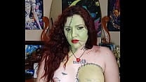 Mulher Frankenstein se masturbando