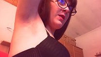Vieni a godere con me mentre ti mostro come gioco con le mie ascelle sudate Vieni a godere con me mentre ti mostro come gioco con le mie ascelle sudate