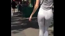 mas de esa flaca caminando