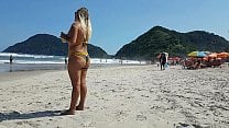 Procurando homem com volume na sunga na frente do marido corno Procurando homem com volume na sunga na frente do marido corno