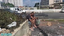 PATRICINHA SAI A CA Ccedil A DE MORADOR DE RUA PARA REALIZAR SUAS FANATSIAS SEXUAIS