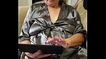 Sexy Granny MommaVee Masturbates