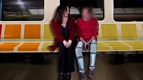 Masturbo a un desconocido en el tren mientras mi esposo filma todo Masturbo a un desconocido en el tren mientras mi esposo filma todo