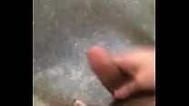 Guy masturbatting