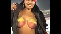 Ecuatoriana ense ntilde ando las tetas en partido de futbol