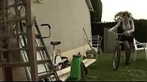 Elle s egrave che les cours pour baiser avec les 2 ouvriers qui travaillent chez elle Elle s egrave che les cours pour baiser avec les 2 ouvriers qui travaillent chez elle