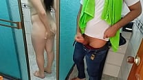 Mi vecina en la Ducha Espio a mi linda vecina mientras se ba ntilde a y cuando me comienzo a masturbar me descubre lo siento pero tenia que follarla Mi vecina en la Ducha Espio a mi linda vecina mientras se ba ntilde a y cuando me comienzo a masturbar me descubre lo siento pero tenia que follarla