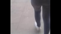 tremendo culo de turra caminando