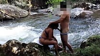 Morena sem vergonha dando o c uacute dentro da cachoeira Morena sem vergonha dando o c uacute dentro da cachoeira