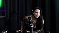 Gostosa demonstra seu gemido depois de dizer que se n atilde o souber usar o pau  que saiba usar a l iacute ngua e os dedos  e quando foi pra Londres      Lexi Mallet  SHEER RED 