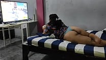 Ver a mi hermanastra jugar semidesnuda siempre me deja tocarla un poco mientra esta ay jugando me la follo mientras ella juega y asi le gusta mientra la pongo en 4 Ver a mi hermanastra jugar semidesnuda siempre me deja tocarla un poco mientra esta ay jugando me la follo mientras ella juega y asi le gusta mientra la pongo en 4