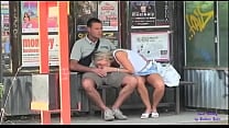 Alla fermata dell rsquo autobus la troia ha tanta voglia di scopare con uno sconosciuto