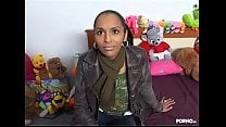 quot HINDOESTAANSE ALICIA LAAT ZICH NEUKEN DOOR EEN KERSTBOOMVERKOPER quot HINDOESTAANSE ALICIA LAAT ZICH NEUKEN DOOR EEN KERSTBOOMVERKOPER
