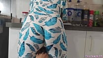 Hijastra Caliente se deja Follar con su Padrastro en la Cocina cuando su mama No Esta en casa Hijastra Caliente se deja Follar con su Padrastro en la Cocina cuando su mama No Esta en casa
