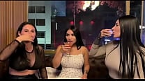 ORGIA BISEXUAL 3 chicas follan despues de salir de discoteca en MEDELLIN colombianas hot