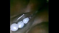 Bolinhas tailandesas saindo da buceta Ben Wa