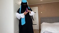 Arab wife in hijab found a sex toy while cleaning and got horny Arab wife in hijab found a sex toy while cleaning and got horny