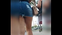 novinha de shortinhos na rua