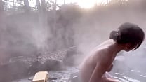 富有成果的臀部和日本温泉女孩的胸谷 富有成果的臀部和日本温泉女孩的胸谷