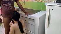 Follamos cuando estamos solos en la cocina  despues que me vio en toalla no resistio a ver mi polla grande y jugosa Follamos cuando estamos solos en la cocina  despues que me vio en toalla no resistio a ver mi polla grande y jugosa