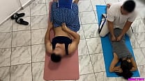 Mi Marido y yo hacemos Masaje en pareja pero Yo le monto cacho con el cliente y mi marido se hace el que no ve pero le gusta el cornudo Mi Marido y yo hacemos Masaje en pareja pero Yo le monto cacho con el cliente y mi marido se hace el que no ve pero le gusta el cornudo