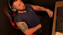 Punheta GOZANDO forte na cadeira gamer  ndash  filmado de cima no sigilo