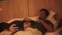 Mi hermanastra se acuesta en mi regazo y yo se lo meto en la boca a proposito I ALISONGONZALEZ X FANTASIAHARDCORESEX Mi hermanastra se acuesta en mi regazo y yo se lo meto en la boca a proposito I ALISONGONZALEZ X FANTASIAHARDCORESEX