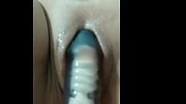 Zoom na buceta molhada Olha tamanho que o grelo ficou de tanto tes atilde o Venha gravar comigo