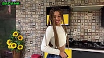 Chamei a novinha pra comer uma pizza e fodi a bucetinha dela
