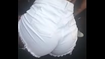 Morena Maryana Rebolando de Shortinho Branco