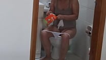 I record my stepmom urinating on the beach and washing her hairy pussy I record my stepmom urinating on the beach and washing her hairy pussy