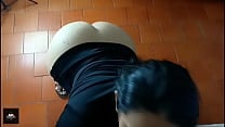 La vecina cachonda me chupa la verga por la ventana y me pone su culito para que me lo folle La vecina cachonda me chupa la verga por la ventana y me pone su culito para que me lo folle