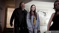 Musician agrees to 3some to get famous Musician agrees to 3some to get famous