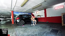 Mi prima follando Mamada en un lavado de autos p uacute blico