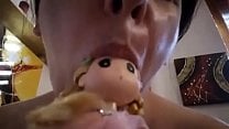 Compriamo insieme in un negozio una bambola e ci giochiamo in maniera molto fetish Compriamo insieme in un negozio una bambola e ci giochiamo in maniera molto fetish
