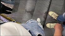 Venezolana Me Toca En Las Escaleras Del Centro Comercial Venezolana Me Toca En Las Escaleras Del Centro Comercial