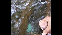 Masturbandome en el rio
