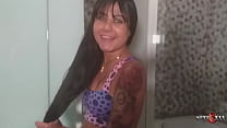 A gostosa Amanda Souza se preparando para uma cena picante com Ed j e Igor Negrao A gostosa Amanda Souza se preparando para uma cena picante com Ed j e Igor Negrao