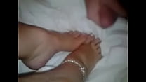 Cumming on MILF 039 s feet