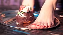Esmagando um bolo delicioso com meu p eacute s Messy Foot Worship Esmagando um bolo delicioso com meu p eacute s Messy Foot Worship