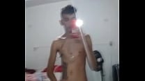 Novinho branquinho na punheta Novinho branquinho na punheta