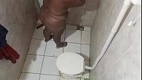 Camera escondida no banheiro flagra madrasta gordinha Camera escondida no banheiro flagra madrasta gordinha