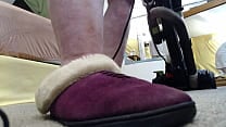 995 Vacuuming in slippers without panties 995 Vacuuming in slippers without panties