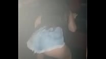 Minha amiga safada rebolando a bunda no baile Novinha safada 1