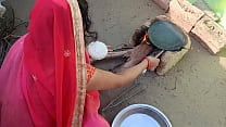 रसोई में रोटी बना रही थी देवर ने रोटी मांगी तो चूत दे दी गांव वाली भाभी रसोई में रोटी बना रही थी देवर ने रोटी मांगी तो चूत दे दी गांव वाली भाभी